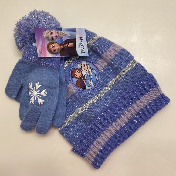 Berkshire Other - Disney Frozen Beanie Gloves Combo Hat